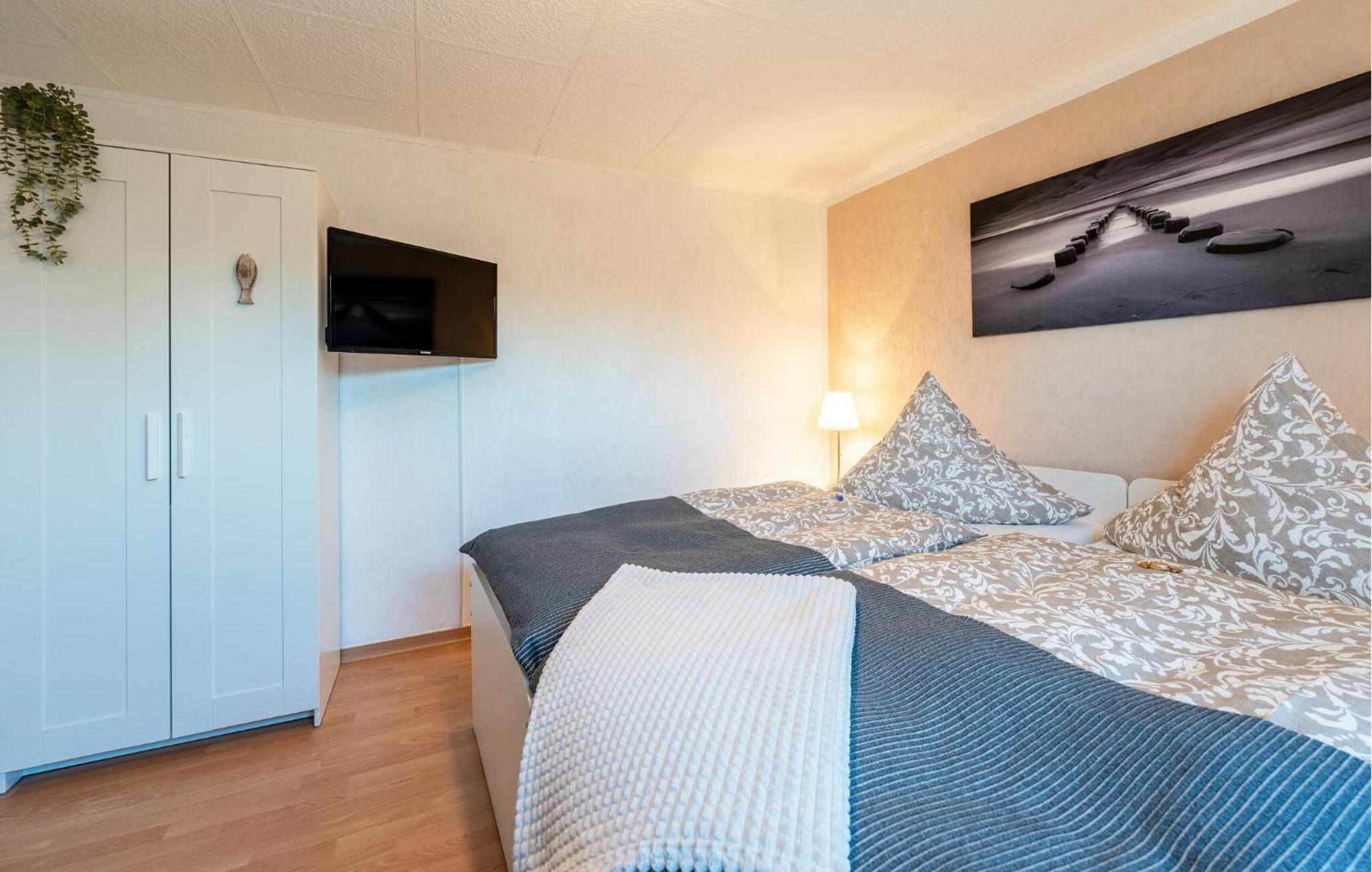 Awesome Apartment In Rostock With Kitchen エクステリア 写真